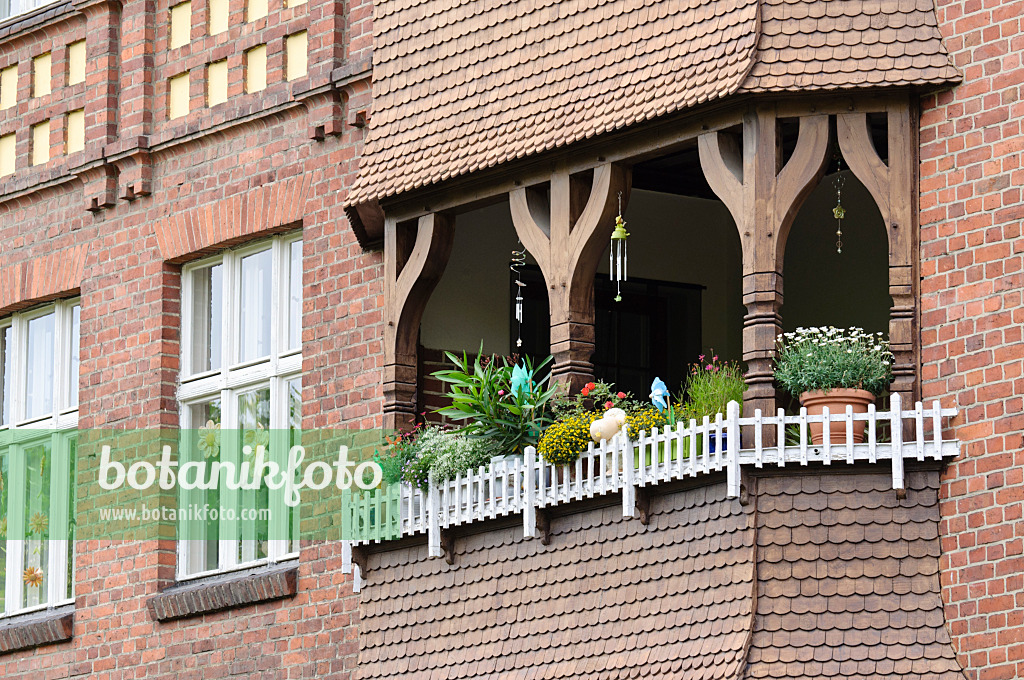 475020 - Balkon mit Sommerblumen