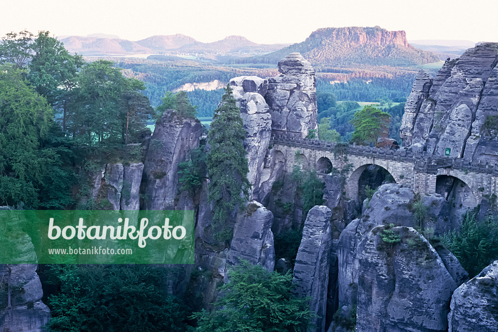 365062 - Bastei-Brücke und Lilienstein, Nationalpark Sächsische Schweiz, Deutschland