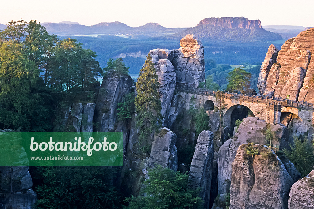 365066 - Bastei-Brücke und Lilienstein, Nationalpark Sächsische Schweiz, Deutschland