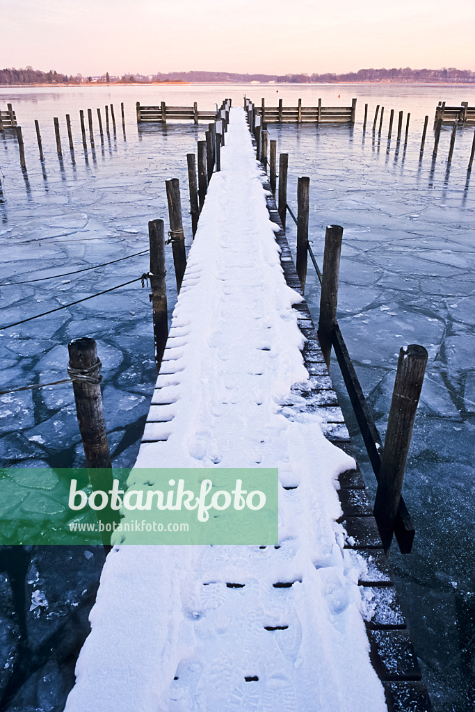 386009 - Bootssteg am Chiemsee, Bayern, Deutschland