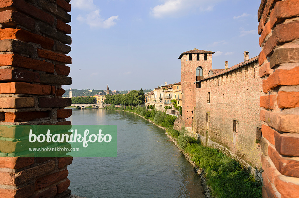 568053 - Castelvecchio und Etsch, Verona, Italien