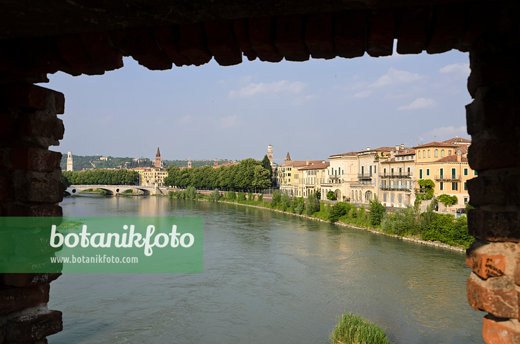 568051 - Etsch und Ponte della Vittoria, Verona, Italien