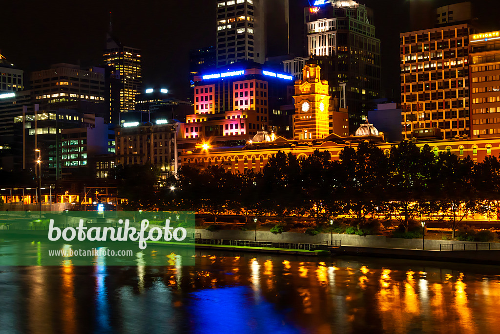 455276 - Flinders Street Station und Yarra River, Melbourne, Australien