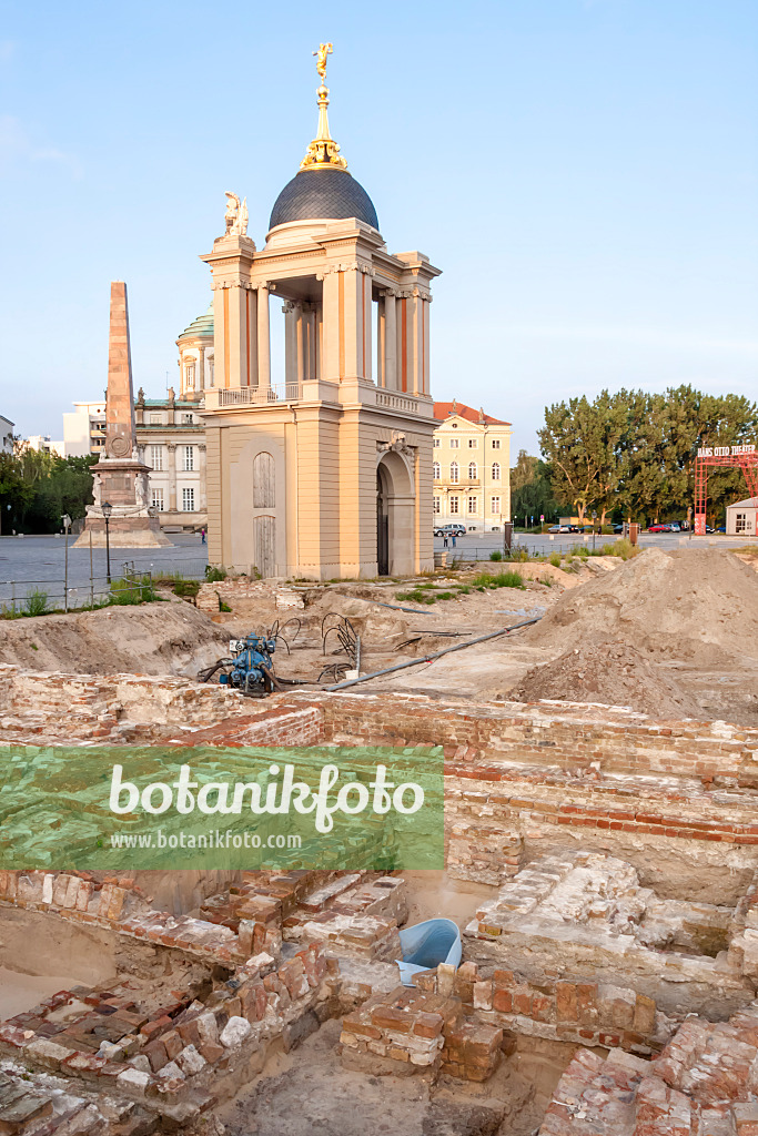 452072 - Fortunaportal und Fundamente des Stadtschlosses, Alter Markt, Potsdam, Deutschland