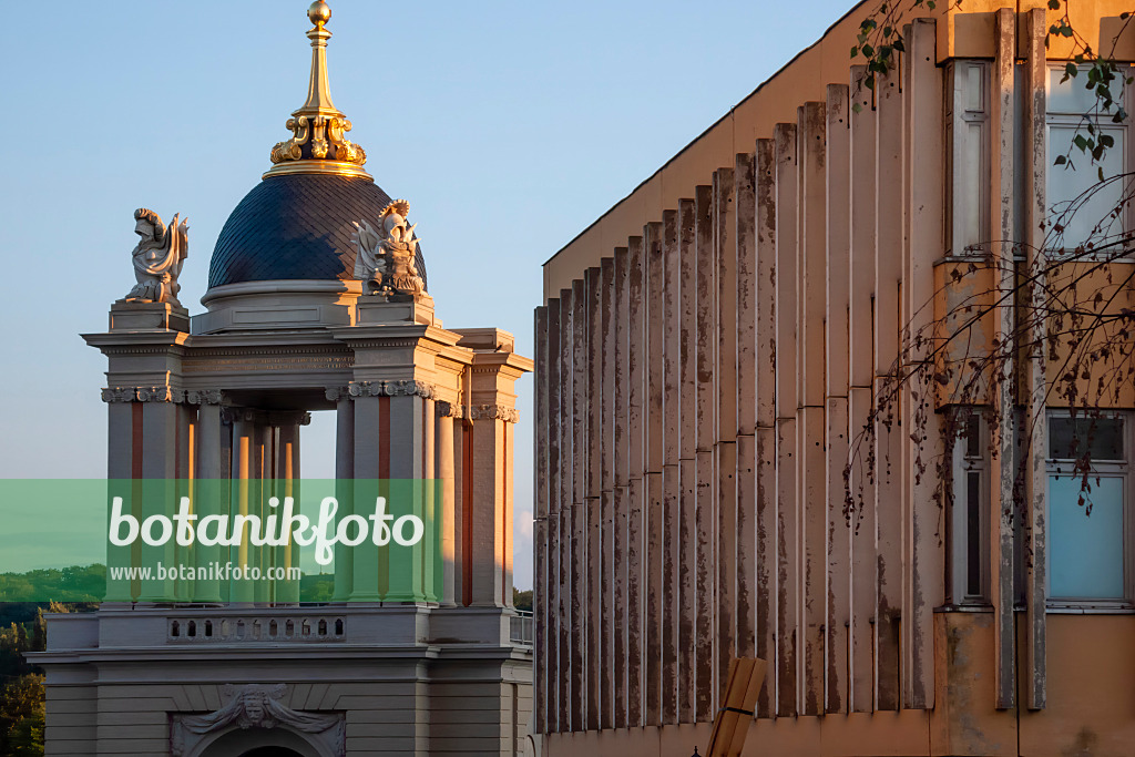 452077 - Fortunaportal und Gebäude der Fachhochschule, Potsdam, Deutschland