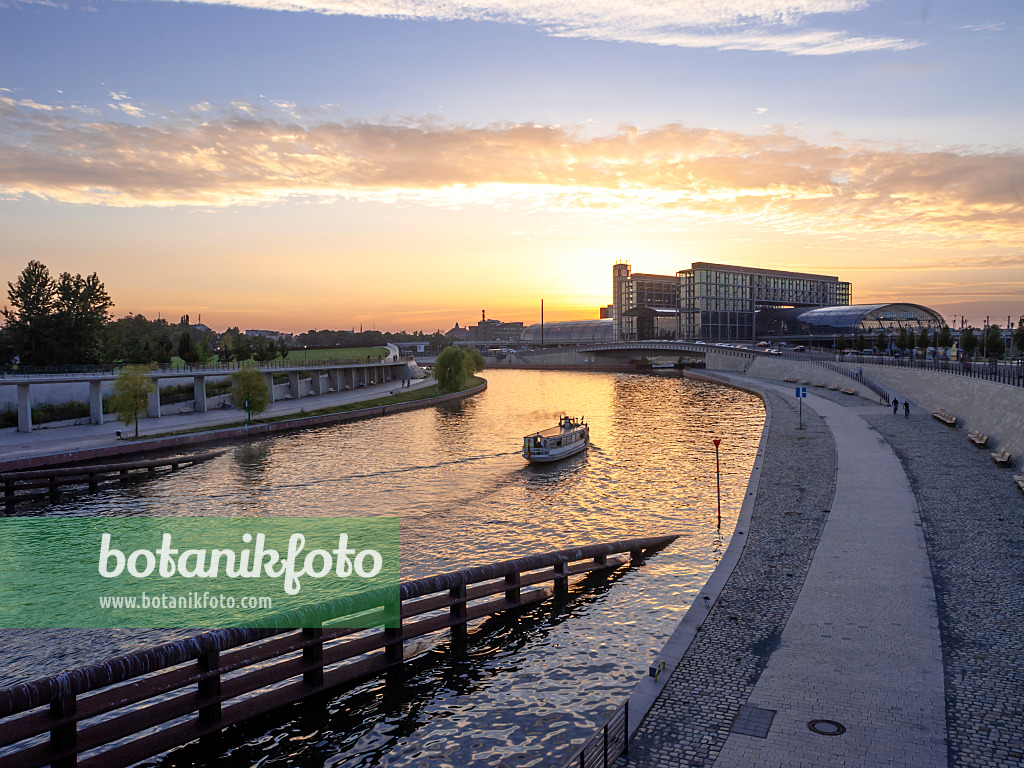 451029 - Hauptbahnhof an der Spree, Berlin, Deutschland