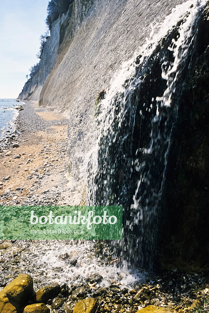 378004 - Kreideküste mit Wasserfall, Nationalpark Jasmund, Rügen, Deutschland