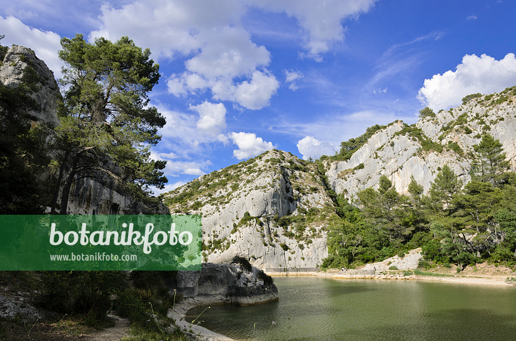 557122 - Lac de Peiroou, Alpilles, Provence, Frankreich