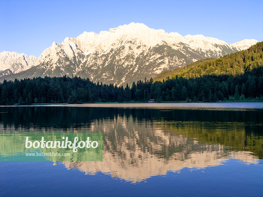 439359 - Lautersee und Karwendelspitze, Naturschutzgebiet Karwendelgebirge, Deutschland