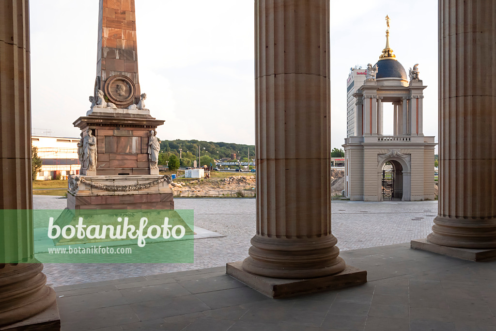 452075 - Obelisk und Fortunaportal, Alter Markt, Potsdam, Deutschland