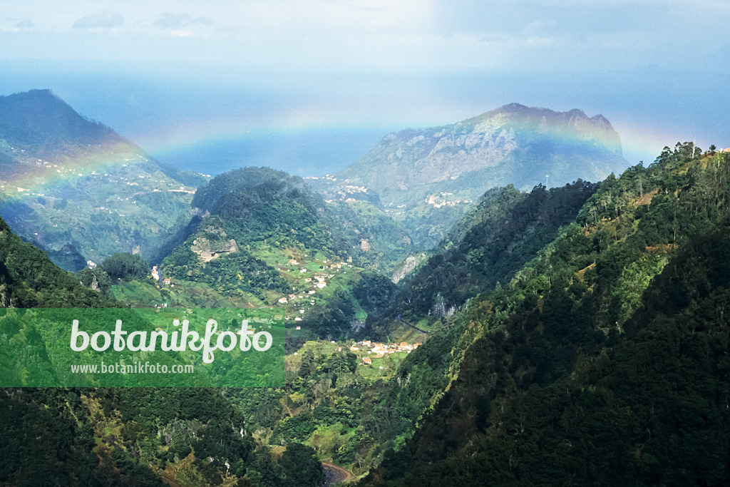 388107 - Regenbogen über der Nordküste, Ribeiro Frio, Madeira, Portugal