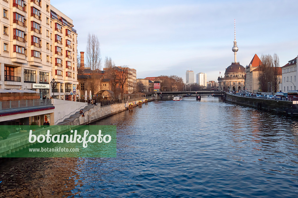 457027 - Spree mit Bodemuseum und Fernsehturm, Berlin, Deutschland