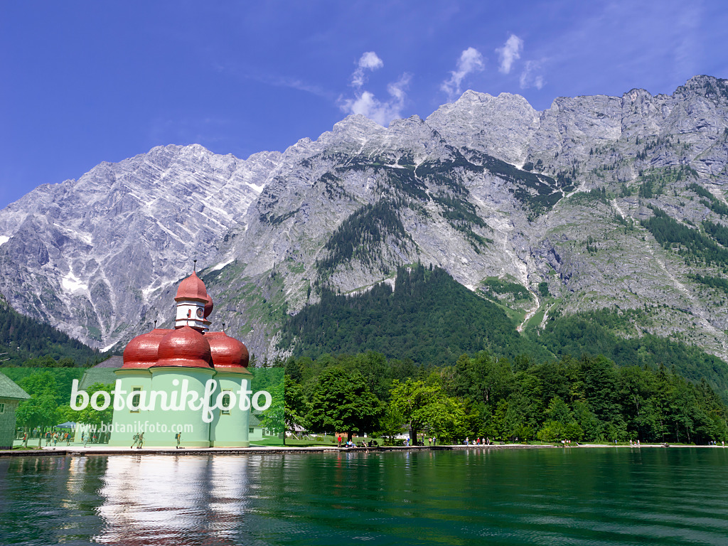 439129 - Wallfahrtskirche St. Bartholomä mit Watzmann (2713 m) und Königssee, Nationalpark Berchtesgaden, Deutschland