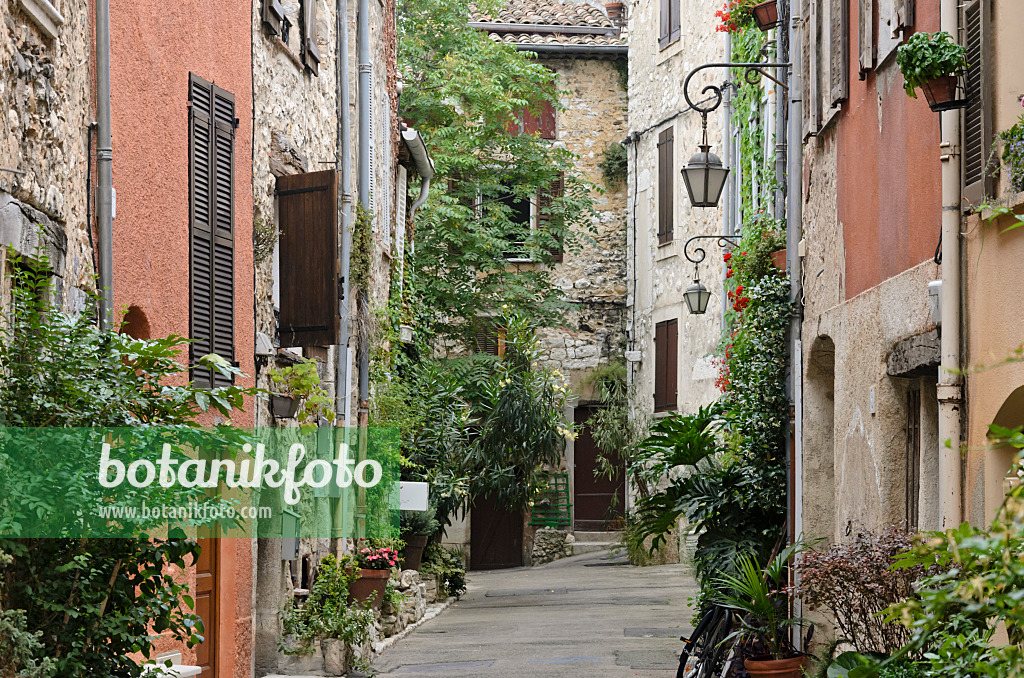 569091 - Alley with flower tubs in the old town, Vence, France