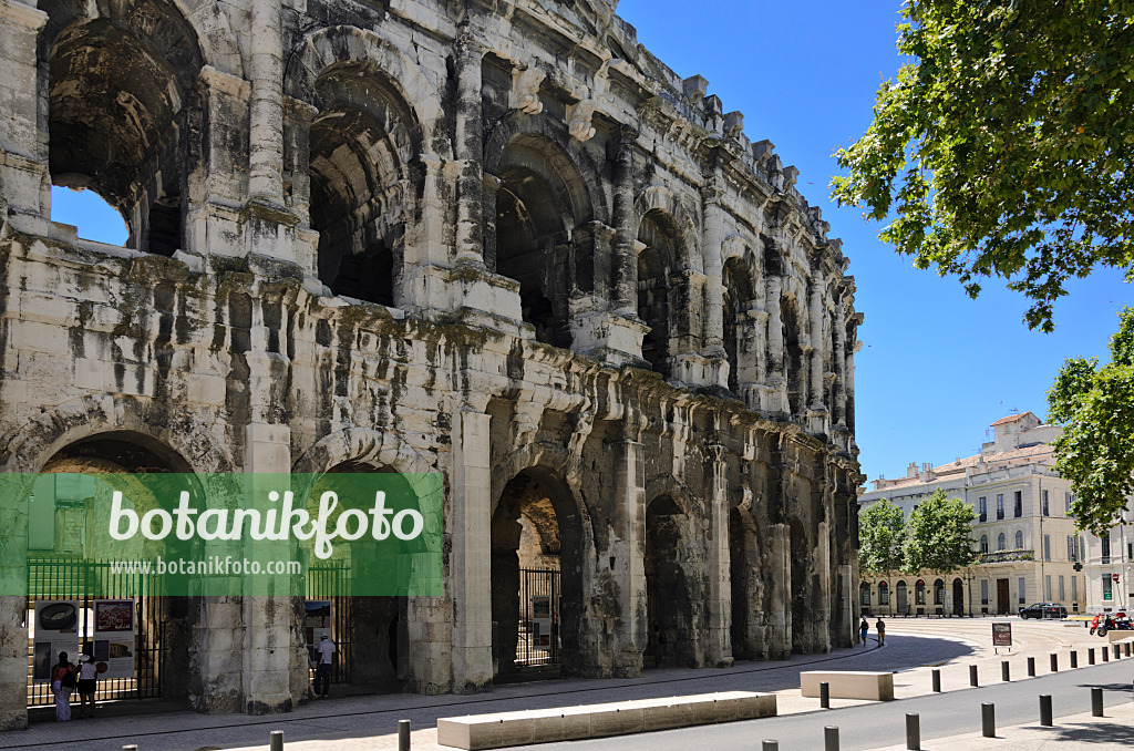 557248 - Amphitheater, Nîmes, France