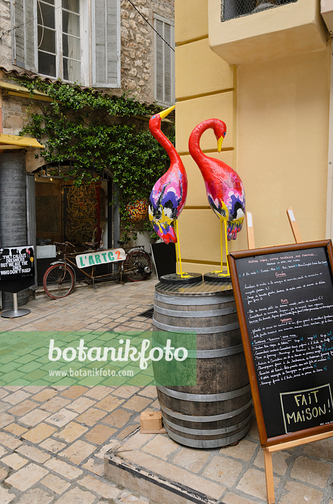 569088 - Barrel with flamingo sculpture, Vence, France