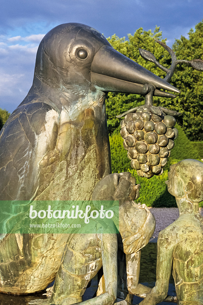 366053 - Bird Fountain, Britzer Garten, Berlin, Germany