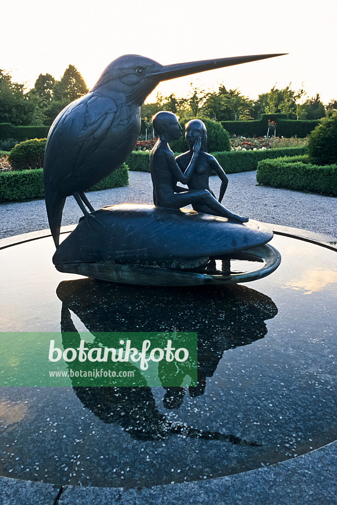 379071 - Bird Fountain, Britzer Garten, Berlin, Germany