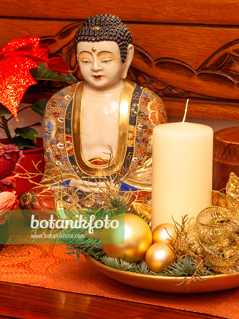 444015 - Christmas arrangement with Buddha