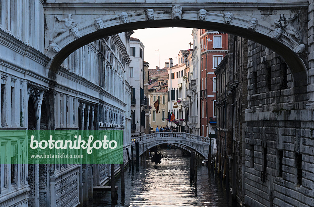 568110 - Doge's Palace and Rio di Palazzo, Venice, Italy