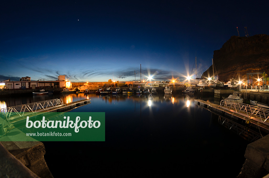 564095 - Harbour at night, Puerto de Mogán, Gran Canaria, Spain