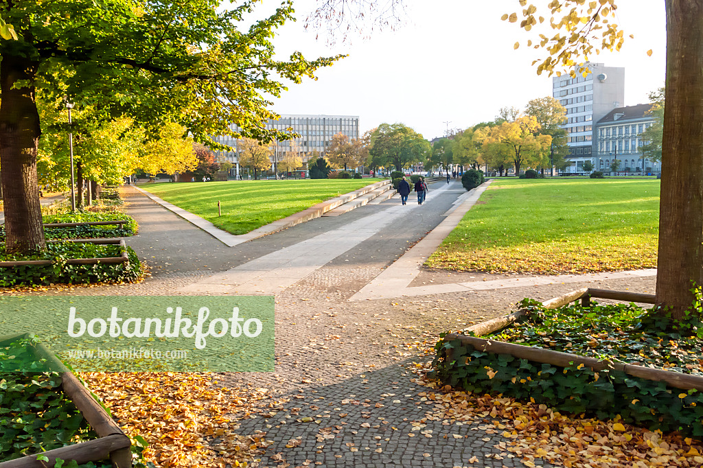 465138 - Modern architecture with large lawns and rows of trees, Platz der Einheit, Potsdam, Germany