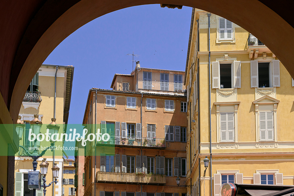 569117 - Old town houses, Nice, France