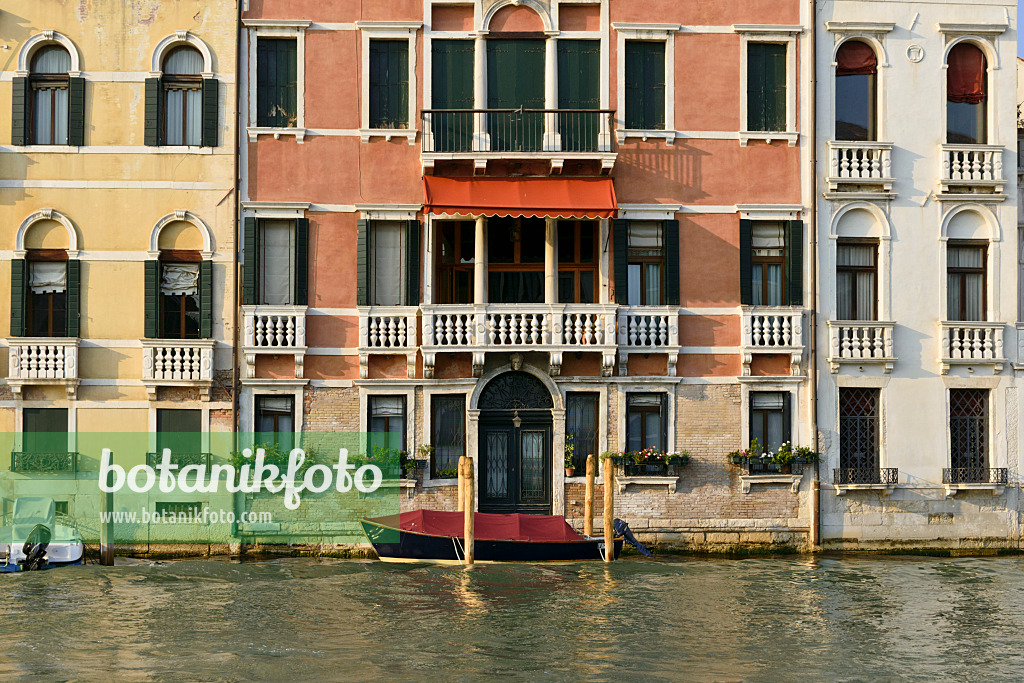 568072 - Palazzi at the Grand Canal, Venice, Italy