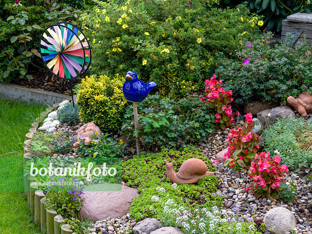 441006 - Perennial border with windmill and clay figures