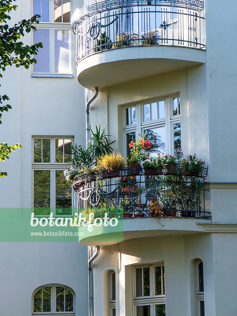 451007 - Residential building with balcony, Potsdam, Germany