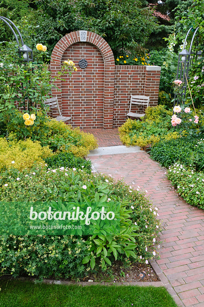 474058 - Seating area in a rose garden