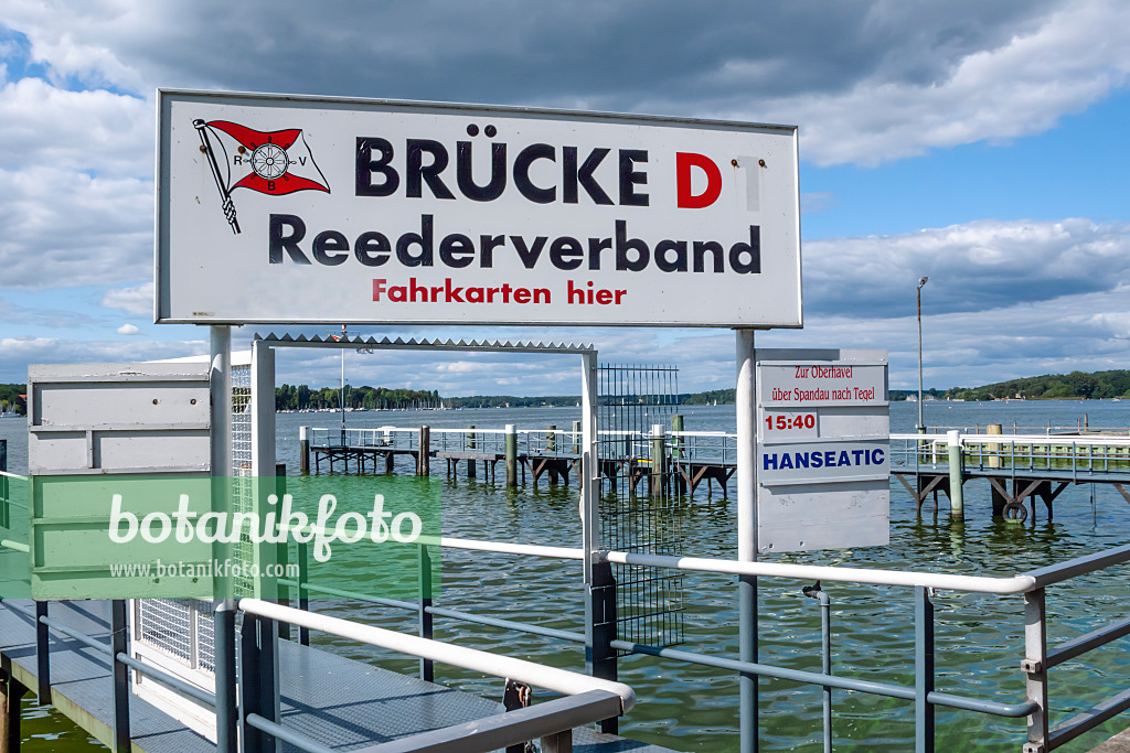 452092 - Shipping pier at Lake Wannsee, Berlin, Germany