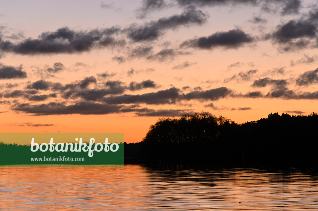 526045 - Sunset at Seddinsee, Gosener Wiesen Nature Reserve, Berlin, Germany