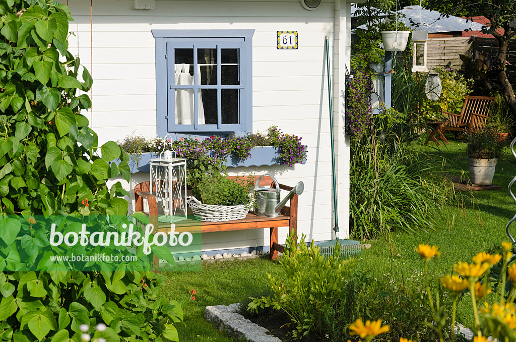 534284 - White garden house with bench