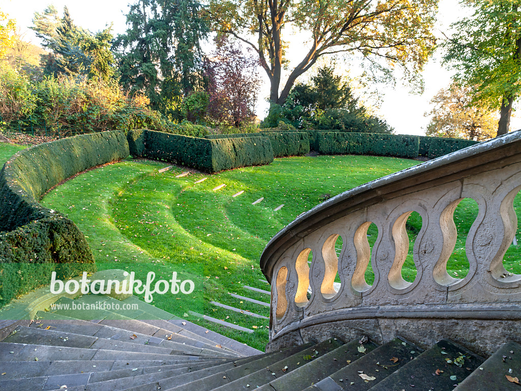 465296 - Wide winding stone staircase with stone railing and well-kept lawn, Römischer Garten, Hamburg, Germany