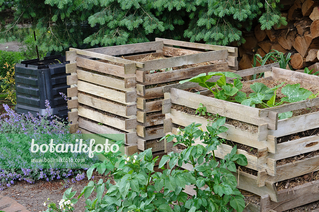 473303 - Wooden compost bin