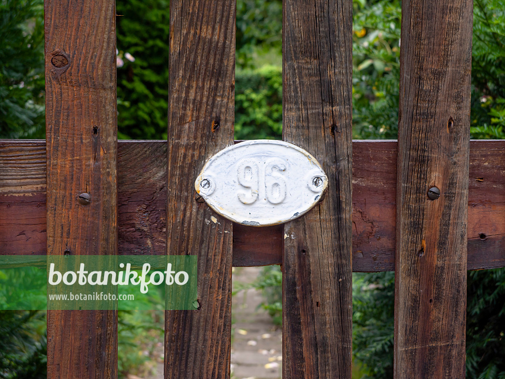 463061 - Porte de jardin en bois avec numéro de parcelle