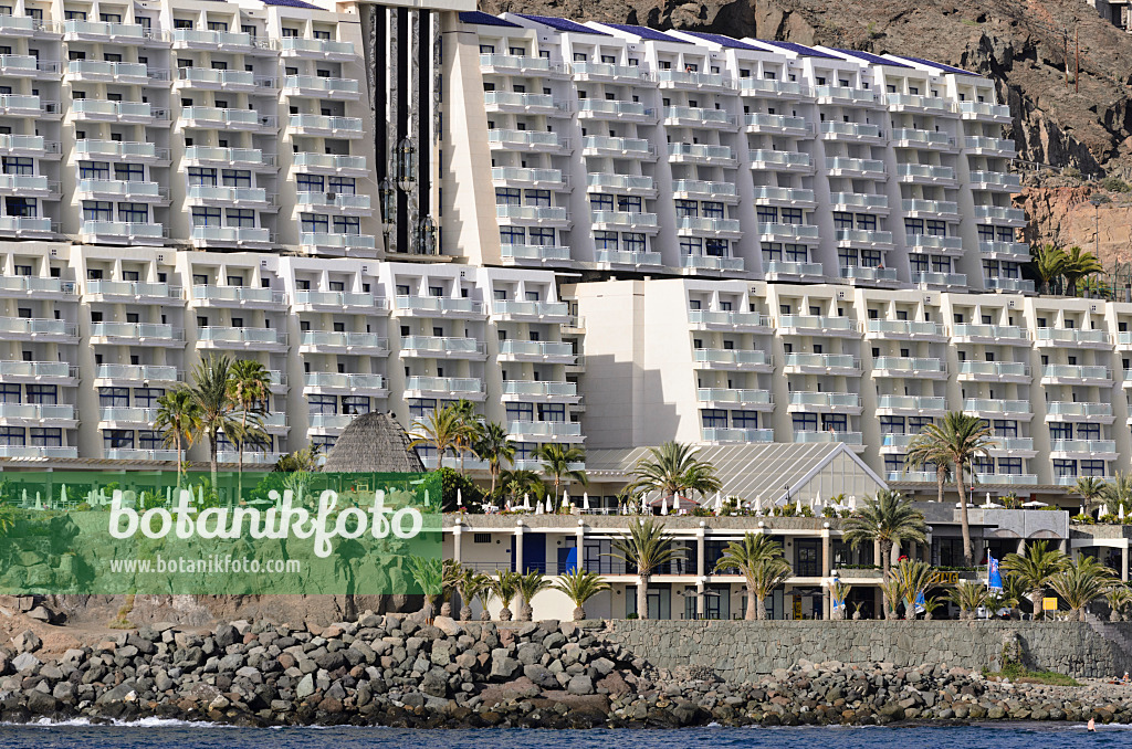 564110 - Versant d'une montagne avec des hôtels et des villages de vacances, Taurito, Gran Canaria, Espagne