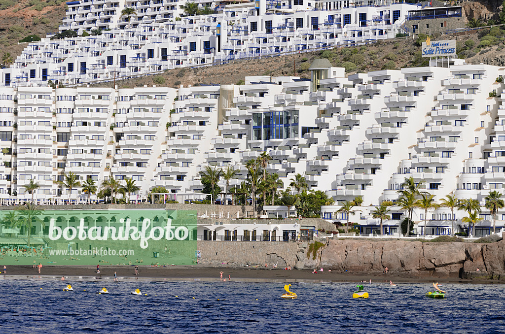 564111 - Versant d'une montagne avec des hôtels et des villages de vacances, Taurito, Gran Canaria, Espagne