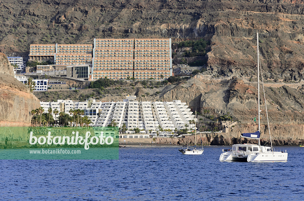 564132 - Versant d'une montagne avec des hôtels et des villages de vacances, Taurito, Gran Canaria, Espagne