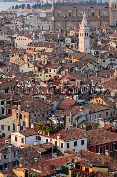 568106 - Altstadthäuser und Santa Maria Formosa, Venedig, Italien