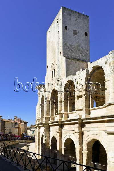557231 - Amphitheater, Arles, Provence, Frankreich