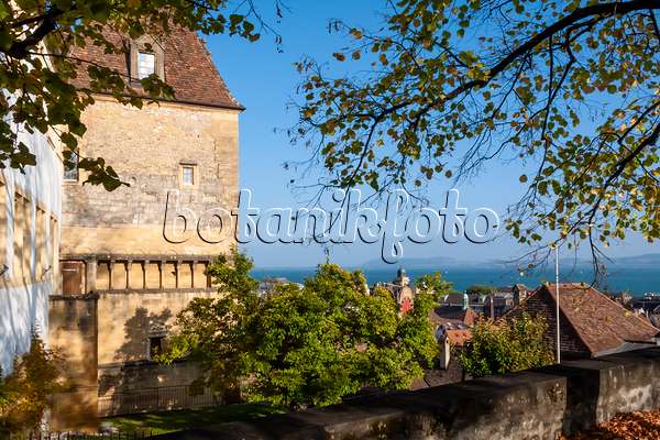 453132 - Blick auf Schloss, Altstadt und Neuenburgersee, Neuenburg, Schweiz