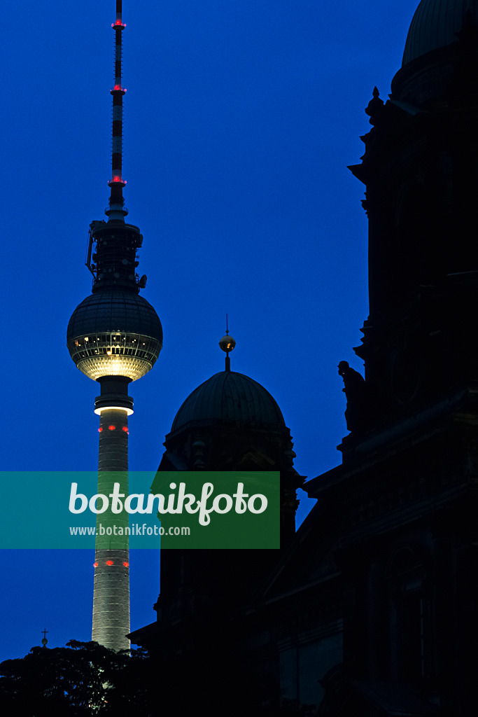 382008 - Dom und Fernsehturm, Berlin, Deutschland