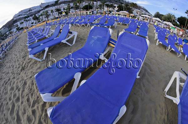 564135 - Liegestühle am Strand, Puerto Rico, Gran Canaria, Spanien