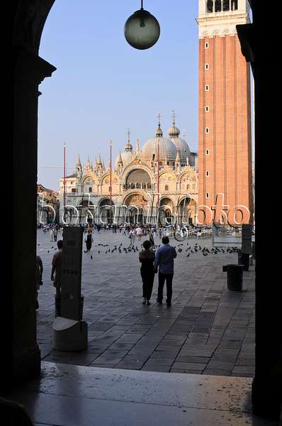 568098 - Markusplatz und Markusturm, Venedig, Italien