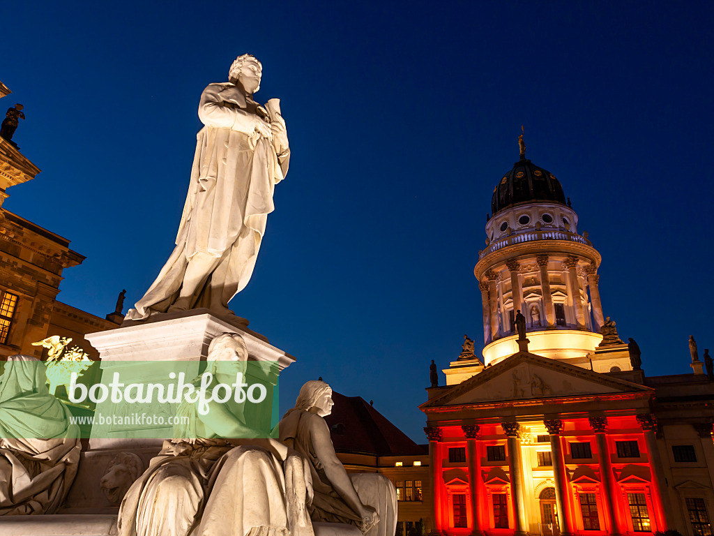 442142 - Schiller-Denkmal und Französischer Dom, Gendarmenmarkt, Berlin, Deutschland