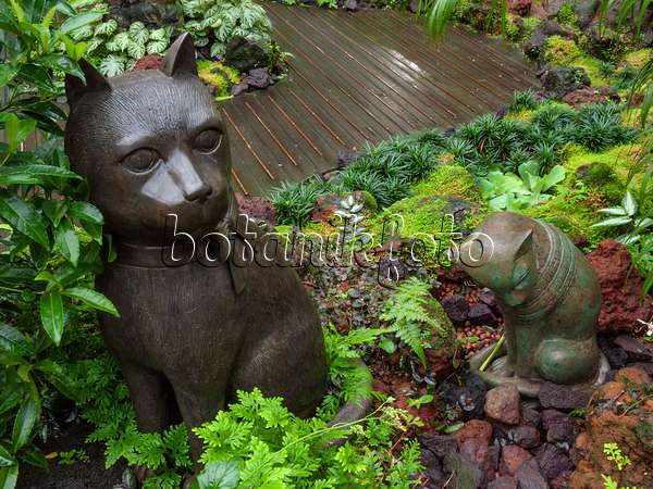 411192 - Tropischer Garten mit Skulpturen, Nationaler Orchideengarten, Singapur