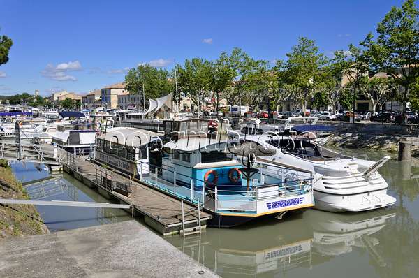 557148 - Yachthafen, Beaucaire, Frankreich