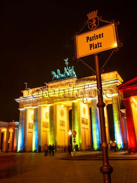 442156 - Brandenburg Gate and Pariser Platz, Berlin, Germany
